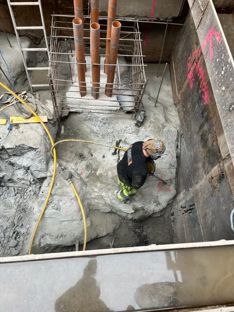 Sprackning uppifrån bergspräckning Stockholm